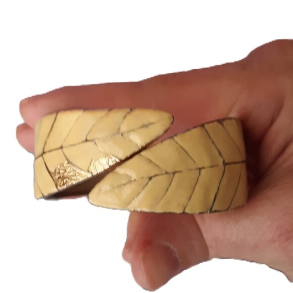 Vintage Chunky Gold Leaf Enamel Statement Bracelet - Picture 2 of 6